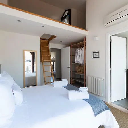 Petit Luxe Tobella Dreta * Terrassa