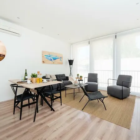 Petit Luxe Tobella Dreta * Terrassa