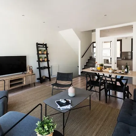 Petit Luxe Tobella Dreta Terrassa